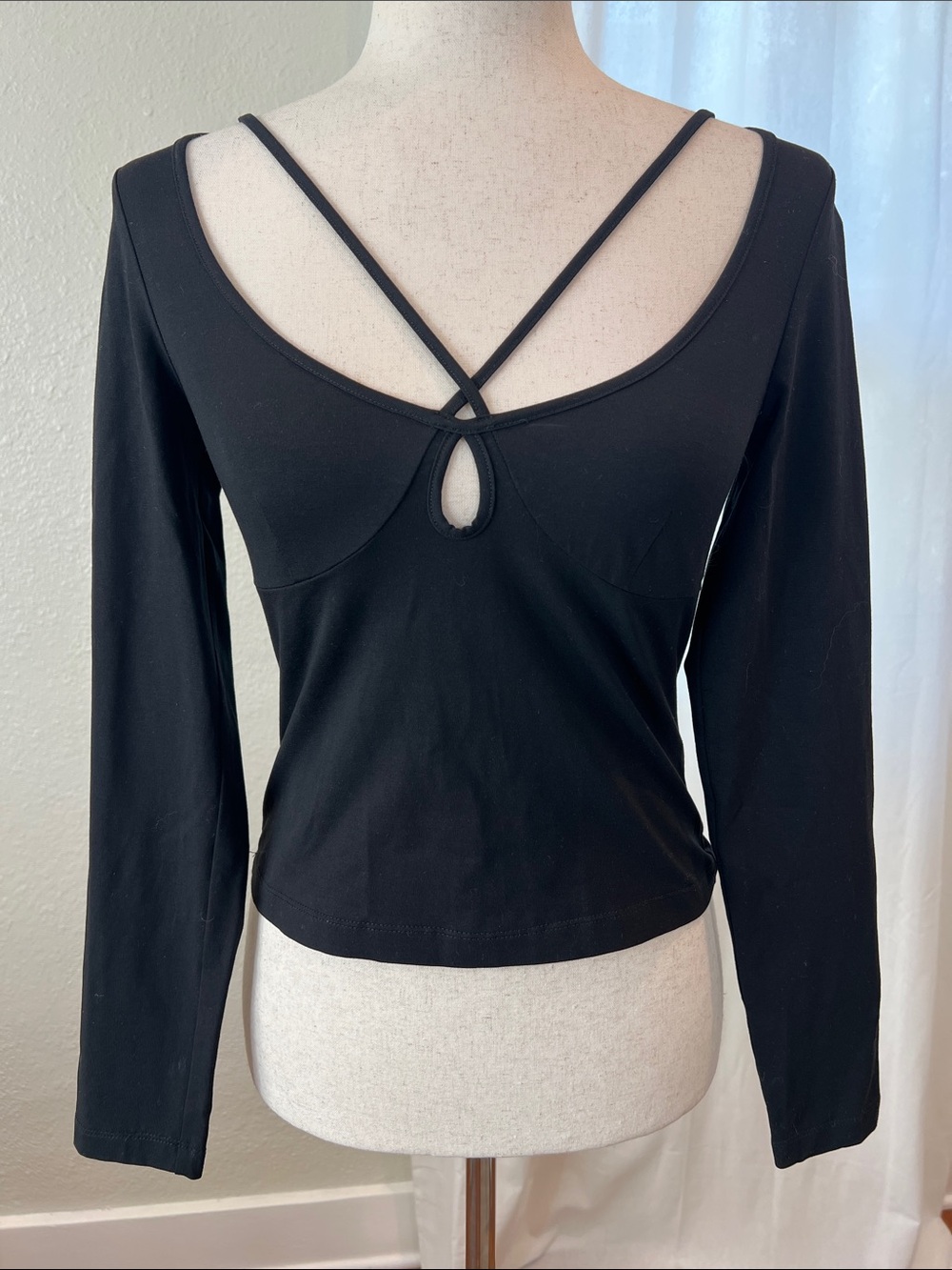 Kourt Black Long-Sleeve Scoop Back Tee with Crisscross Detail. Size S. NWOT